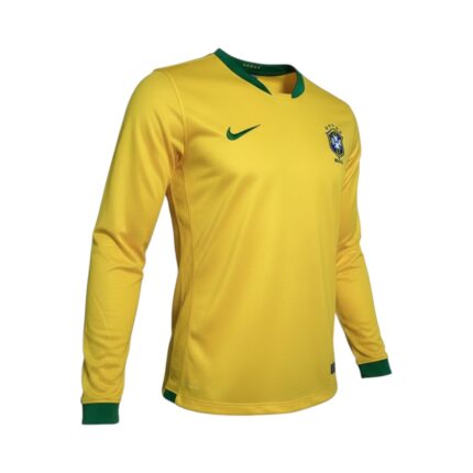 Camiseta retro Brasil 2006 primera equipación manga larga — vista frontal en maniquí