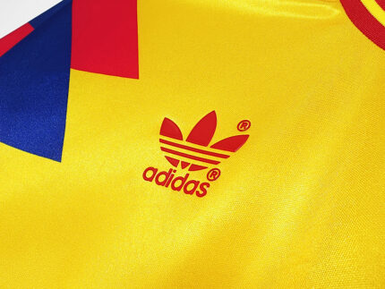 Camiseta retro Colombia 1990, primera equipación, amarilla con detalles rojos y azules. — foto 2
