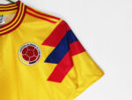 Camiseta retro Colombia 1990, primera equipación, amarilla con detalles rojos y azules. — foto 7