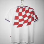 Camiseta retro de la primera equipación de Croacia de la temporada 1998, blanca con el diseño ajedrezado rojo y blanco. — foto 11