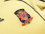Camiseta retro de la selección española, segunda equipación dorada de la temporada 2008. — foto 2