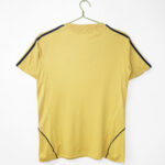 Camiseta retro de la selección española, segunda equipación dorada de la temporada 2008. — foto 6