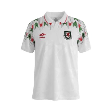 Camiseta retro Gales 1990-92 segunda equipación blanca Umbro — vista frontal en maniquí