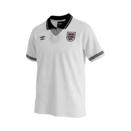Camiseta retro de la primera equipación de Inglaterra de la temporada 1990. — vista frontal en maniquí