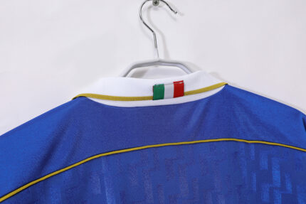 Camiseta retro de la selección italiana de fútbol, primera equipación de la temporada 1995. — foto 2