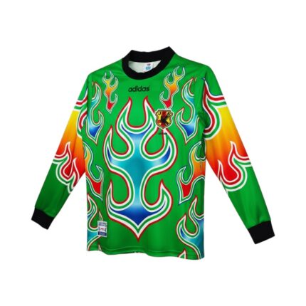 Camiseta retro portero Japón 1998 manga larga diseño llamas — vista frontal en maniquí