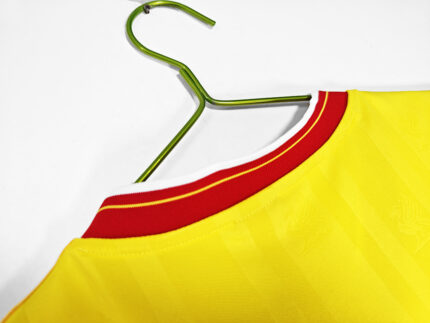 Camiseta retro amarilla del Liverpool de la temporada 1985/86, tercera equipación. — foto 2