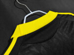 Camiseta retro Liverpool 2010/11 tercera equipación negra y amarilla — foto 2