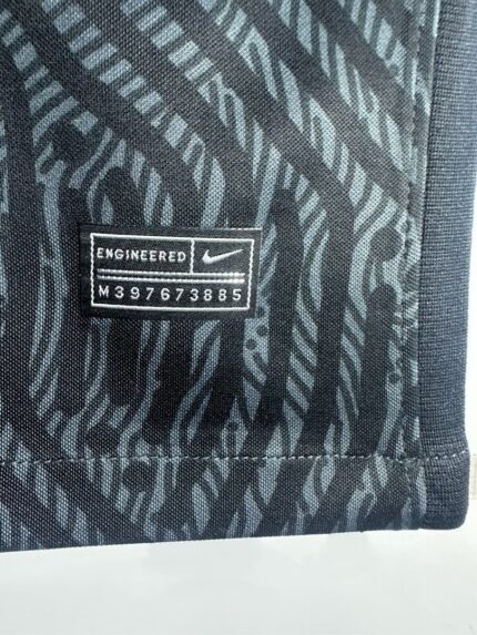 Camiseta de portero retro del Liverpool FC temporada 2020/21 en color negro. — foto 2