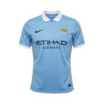 Camiseta retro Manchester City 2015/16 primera equipación — vista frontal en maniquí