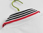 Camiseta retro Manchester United 1975/80 segunda equipación blanca con franjas negras y rojas. — foto 2