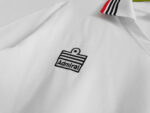 Camiseta retro Manchester United 1975/80 segunda equipación blanca con franjas negras y rojas. — foto 5