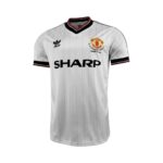 Camiseta retro Manchester United 1983-84 segunda equipación — vista frontal en maniquí