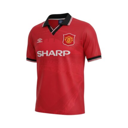 Camiseta retro Manchester United 1994/96, primera equipación, roja con cuello negro. — vista frontal en maniquí