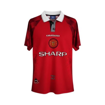 Camiseta retro Manchester United 1996/97 primera equipación — vista frontal en maniquí