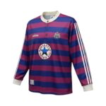 Camiseta retro Newcastle United 1995-1997 segunda equipación manga larga — vista frontal en maniquí