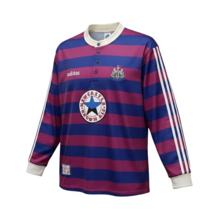 Camiseta retro Newcastle United 1995-1997 segunda equipación manga larga — vista frontal en maniquí