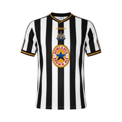 Camiseta retro Newcastle United 1997/99 Primera Equipación — vista frontal en maniquí