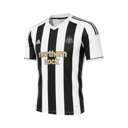 Camiseta retro Newcastle 2005/06 primera equipación — vista frontal en maniquí