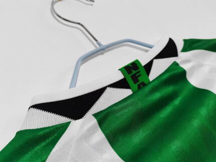 Camiseta retro de la segunda equipación de Nigeria de la temporada 1996, color blanco y verde. — foto 2