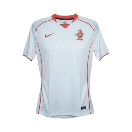 Camiseta retro Países Bajos 2004, segunda equipación, blanca con detalles naranjas. — vista frontal en maniquí