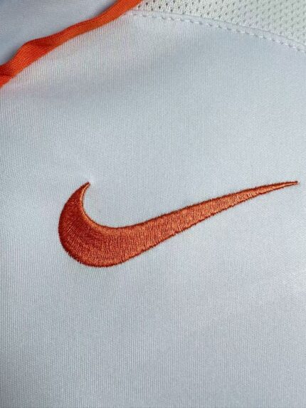 Camiseta retro Países Bajos 2004, segunda equipación, blanca con detalles naranjas. — foto 2