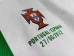 Camiseta retro de Portugal, segunda equipación blanca de la temporada 2012/13 con el diseño de cruz. — foto 6