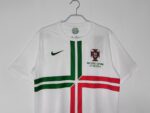 Camiseta retro de Portugal, segunda equipación blanca de la temporada 2012/13 con el diseño de cruz. — foto 8