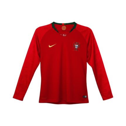 Camiseta retro Portugal 2018 primera equipación manga larga — vista frontal en maniquí