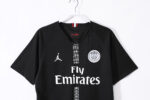 Camiseta retro PSG 2018/19, equipación negra con logo Jordan y sponsor Fly Emirates. — foto 10