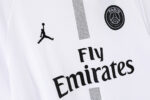 Camiseta retro del PSG de la segunda equipación de la temporada 2018/19. — foto 7