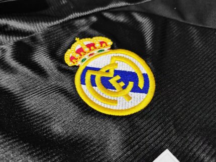 Camiseta retro Real Madrid 1999/01 segunda equipación negra y amarilla — foto 2