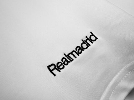 Camiseta retro Real Madrid 2005/06, primera equipación, blanca con sponsor Siemens. — foto 2