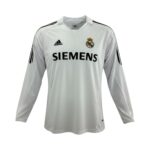 Camiseta retro Real Madrid 2005/06 Primera Equipación Manga Larga — vista frontal en maniquí