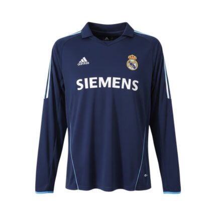 Camiseta retro Real Madrid 2005/06 segunda equipación manga larga. — vista frontal en maniquí