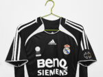 Camiseta retro Real Madrid 2006/07 tercera equipación negra con detalles blancos y patrocinador BenQ Siemens. — foto 3