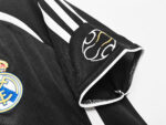 Camiseta retro Real Madrid 2006/07 tercera equipación negra con detalles blancos y patrocinador BenQ Siemens. — foto 4