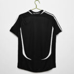Camiseta retro Real Madrid 2006/07 tercera equipación negra con detalles blancos y patrocinador BenQ Siemens. — foto 12
