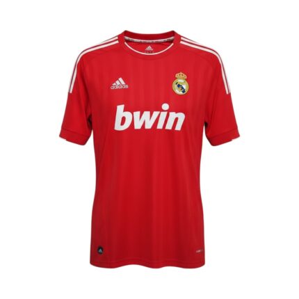 Camiseta retro Real Madrid 2011/12 tercera equipación roja — vista frontal en maniquí