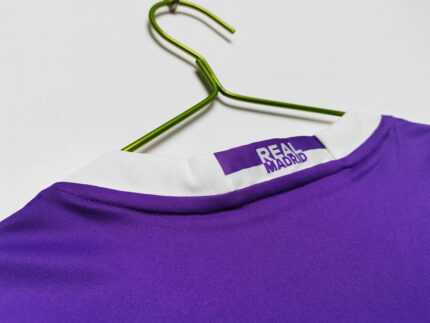 Camiseta retro Real Madrid 2016/17 segunda equipación morada — foto 2