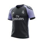 Camiseta retro Real Madrid 2016-2017 tercera equipación negra y morada — vista frontal en maniquí