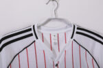 Camiseta de béisbol River Plate, diseño retro blanco con rayas rojas, temporada 2025. — foto 11