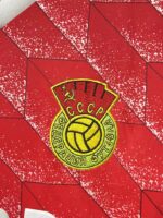 Camiseta retro URSS 1988-1989 Primera Equipación roja con patrón geométrico y logo Adidas. — foto 2