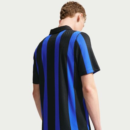 Camiseta de la primera equipación del Inter Milan para la temporada 26/27. Versión jugador para adulto con ajuste atlético.