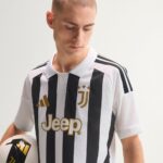 Camiseta de la primera equipación de la Juventus para la temporada 26/27, versión jugador para adulto, con diseño auténtico.