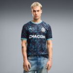 Camiseta de fútbol visitante del Olympique de Marseille para la temporada 2026-2027. Segunda equipación oficial del OM para adulto.