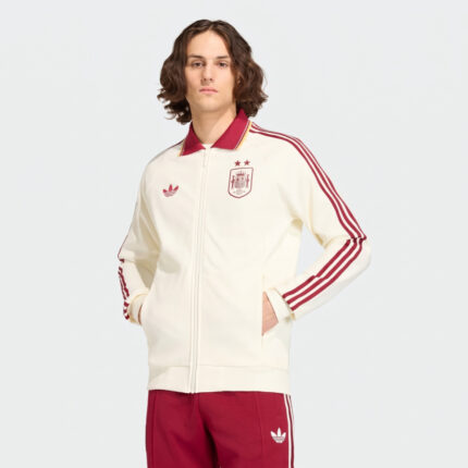 Conjunto de chándal España 2026 en color blanco. Incluye el escudo de la selección con las dos estrellas de campeón.