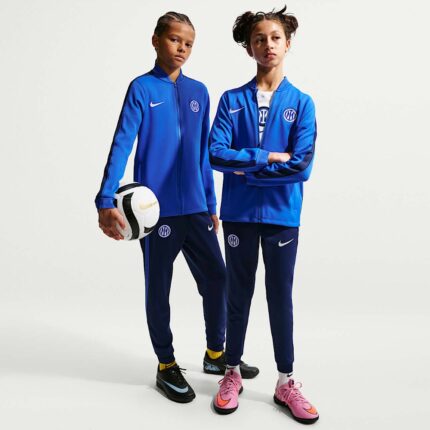 Chándal de fútbol para niño del Inter de Milán, temporada 2026/2027. Conjunto oficial de entrenamiento para los más pequeños.