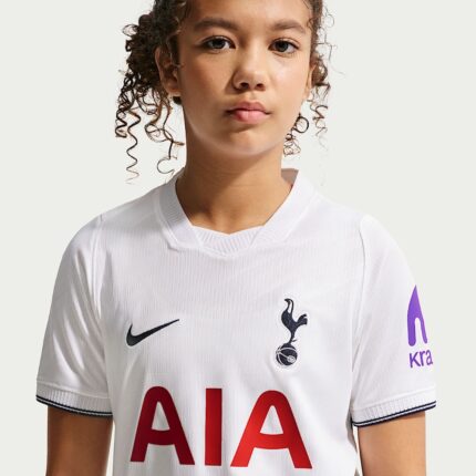 Primera equipación de fútbol del Tottenham para niño, temporada 2026/27. Conjunto oficial de camiseta y pantalón corto.