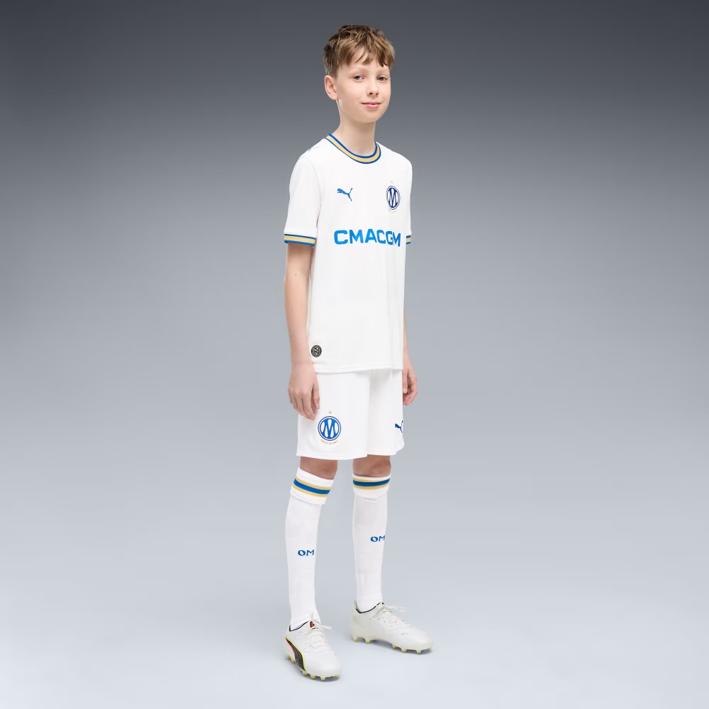 Equipación Niños Olympique de Marseille 26/27 Equipación completa para niños del Olympique de Marseille, primera equipación de la temporada 26/27. Incluye camiseta y pantalón.